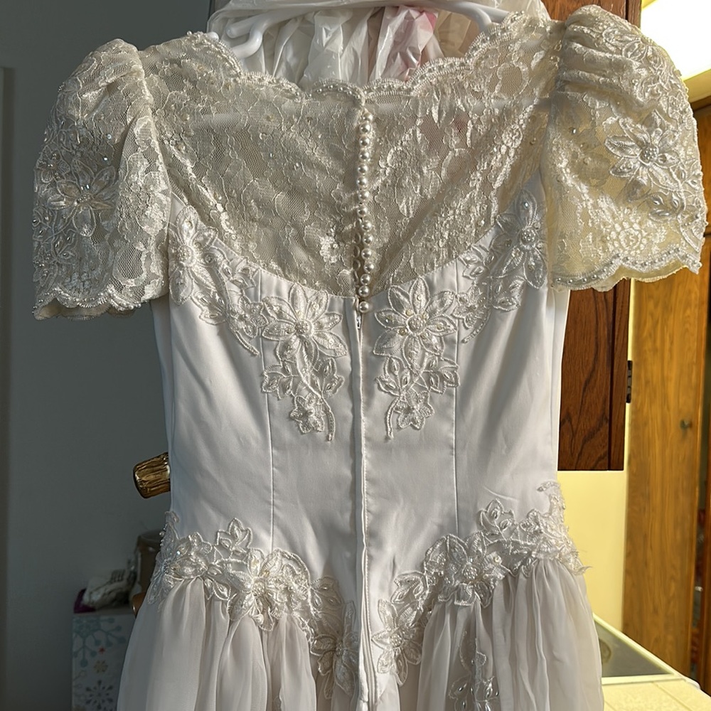 Used Wedding Dress - Picture 3 of 5